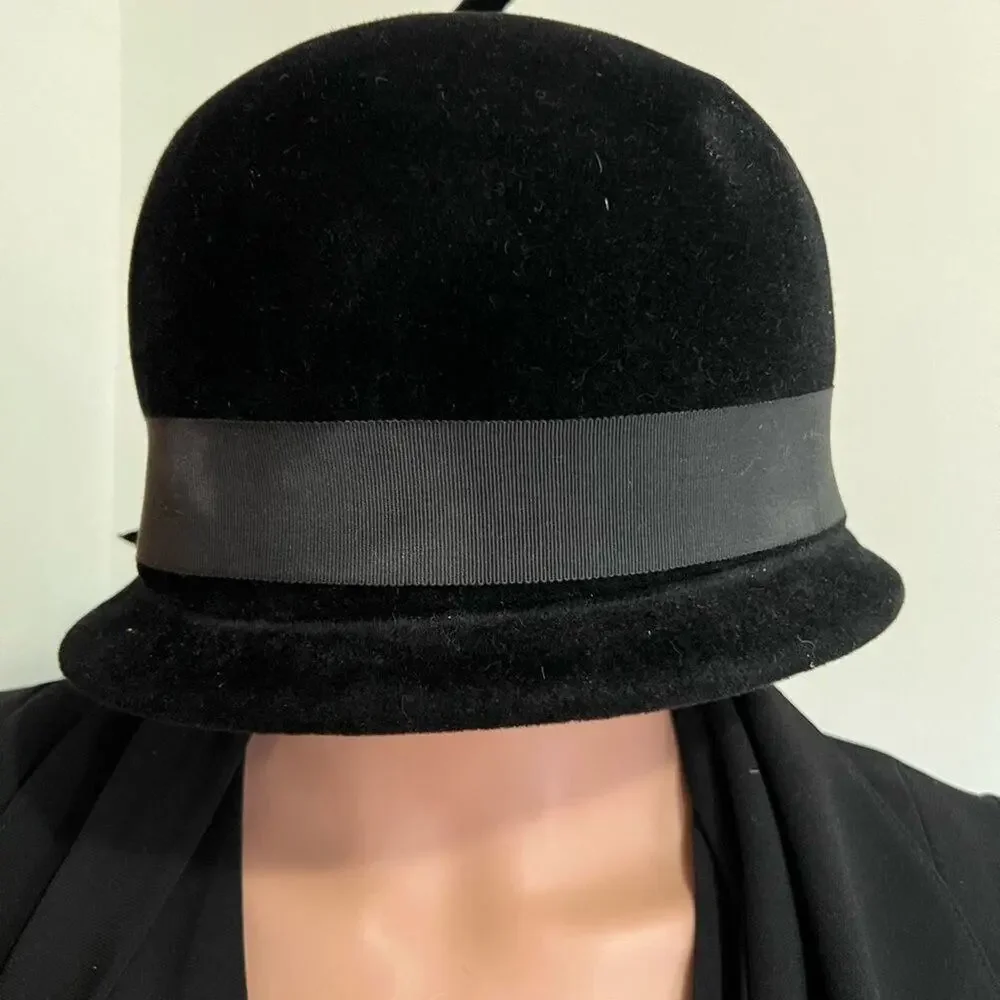 VINTAGE WOOL BLACK‎ BLACK HAT WITH FEATHER